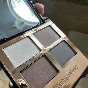 CHARLOTTE TILBURY LUXURY PALETTE
THE SOPHISTICATE